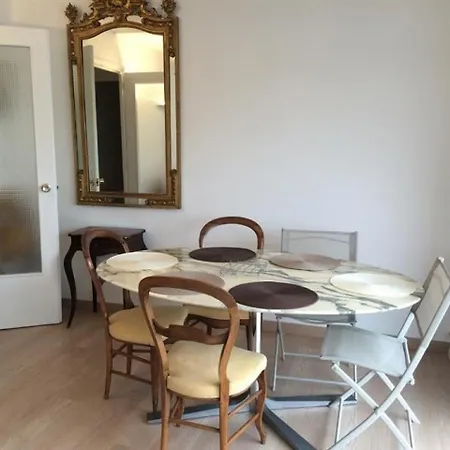 Nathalie E : Au Coeur Du Quartier Saint Charles Apartment