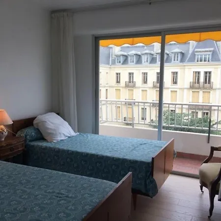 Nathalie E : Au Coeur Du Quartier Saint Charles * Biarritz
